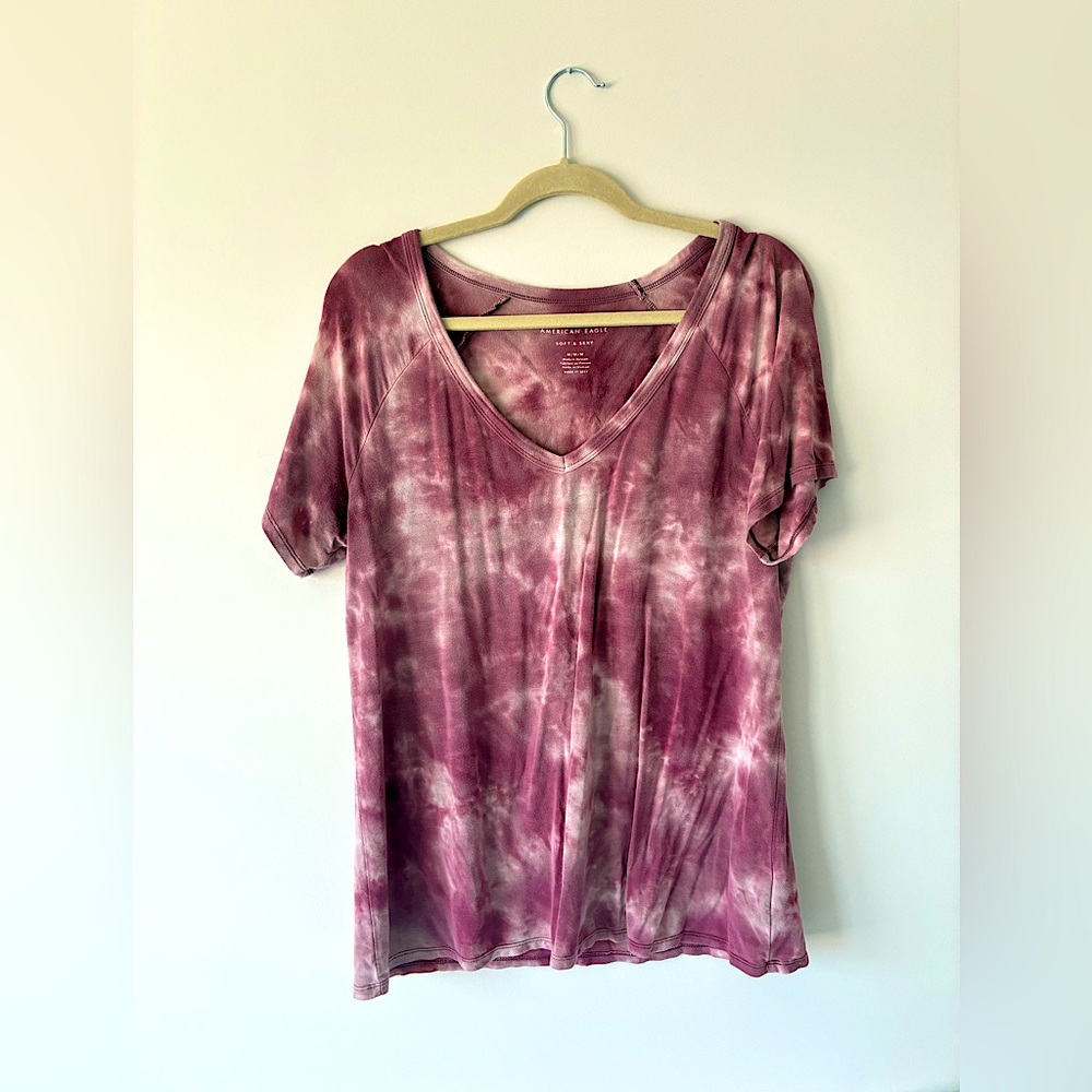 American Eagle Soft & Sexy Tie-Dye V-Neck Tee – Size M